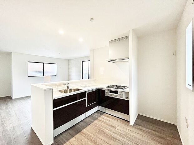 料理をしながらご家族との会話を楽しめる対面カウンターキッチン