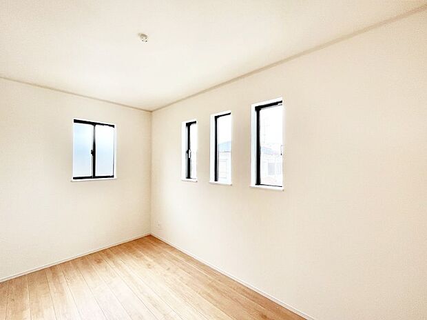 子ども部屋にぴったりの明るい空間。