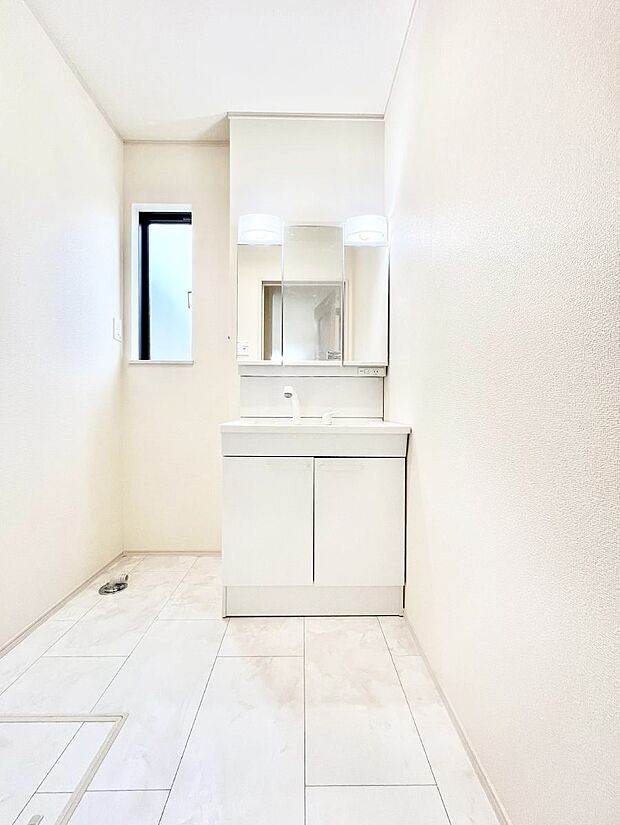 収納力と機能性に優れた洗面化粧台