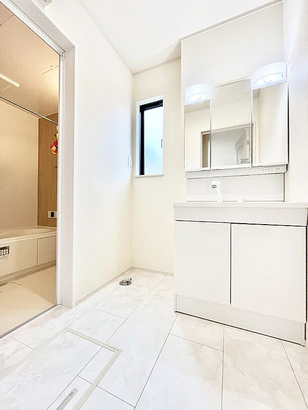 清潔感のある快適空間です。毎日の身支度も気持ち良くお使い頂けます。 