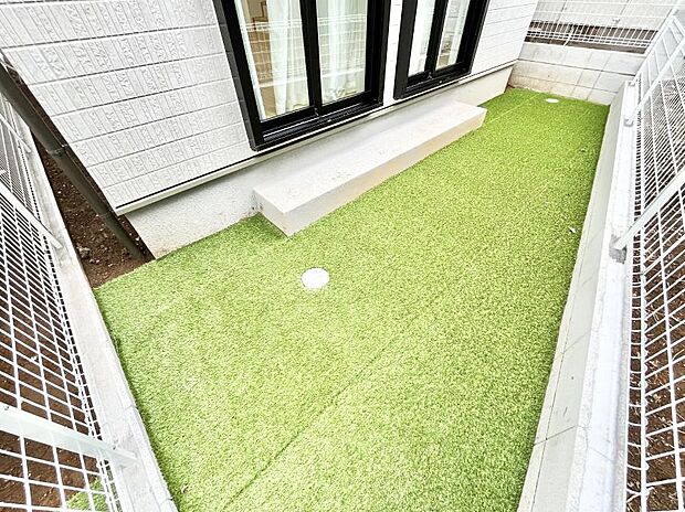 ガーデニングや家庭菜園も楽しめるお庭付き。