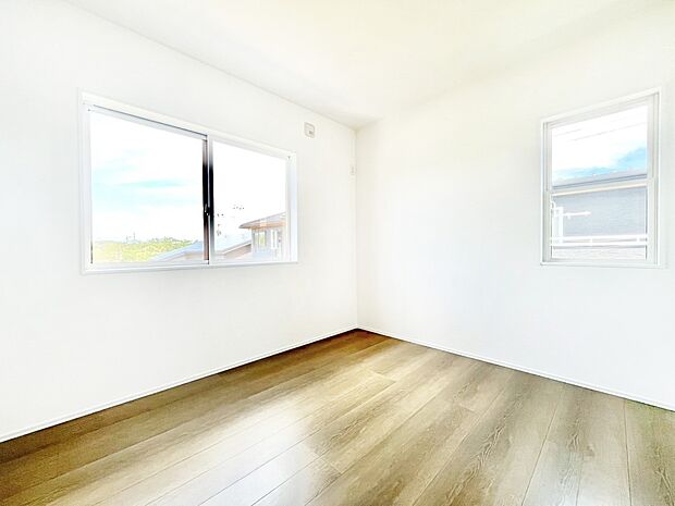 子ども部屋にぴったりの明るい空間。  