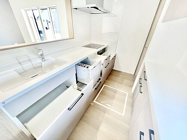 使いやすさを優先したスライド式収納タイプ！