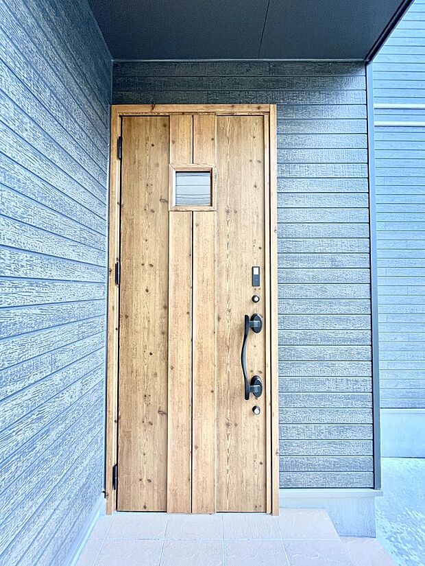 大切な家族、来客を出迎える玄関。