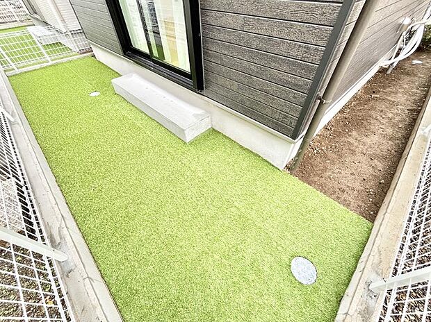 ガーデニングや家庭菜園も楽しめるお庭付き。  