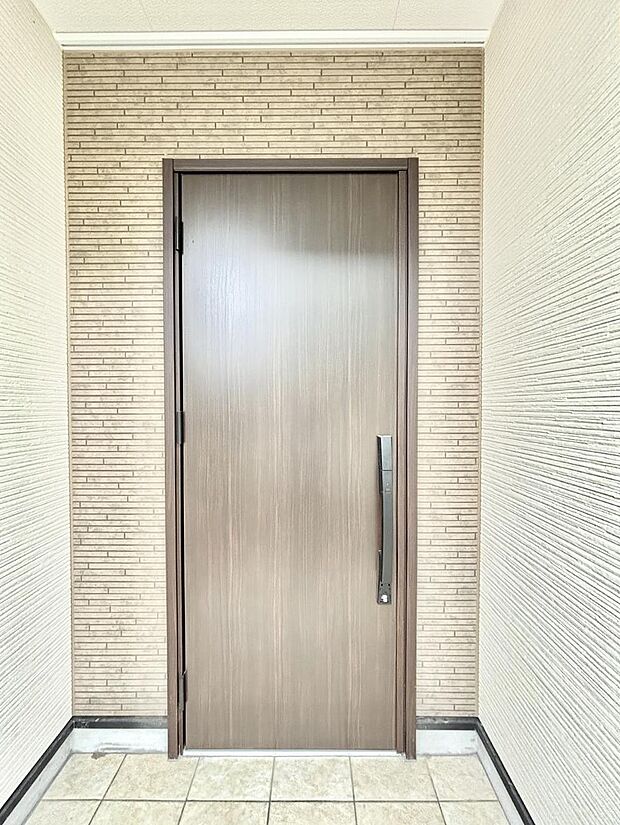 大切な家族、来客を出迎える玄関。