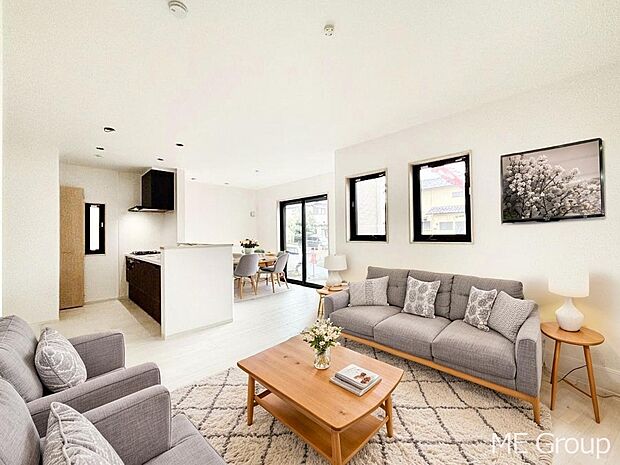 日当たりのいいリビングでゆったりとしたティータイムを！※家具はCGです