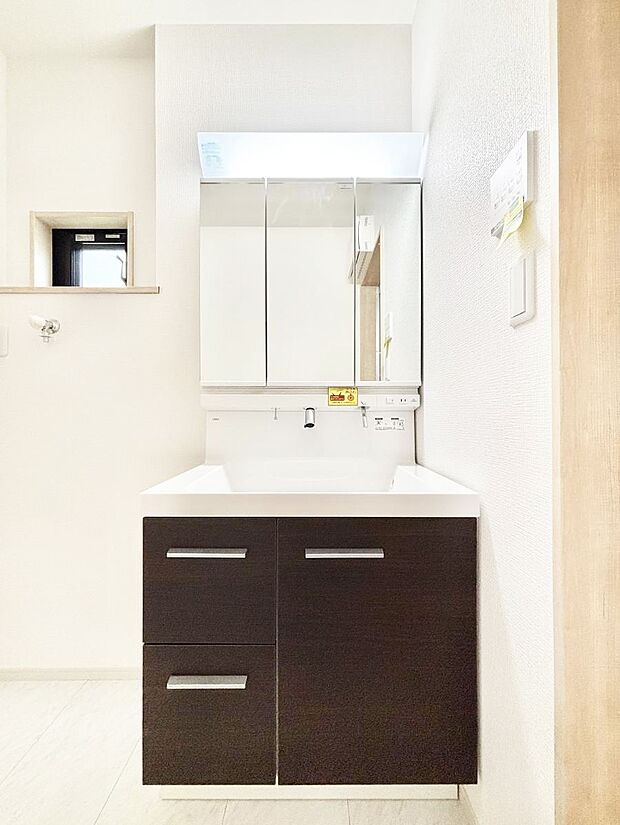 収納力と機能性に優れた洗面化粧台