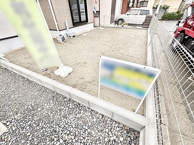 住まいに明るい光と開放感を演出してくれる庭スペース付き！  