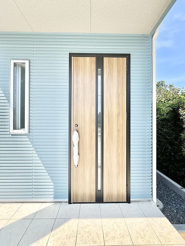 住まいの顔を演出する、玄関ドア。 