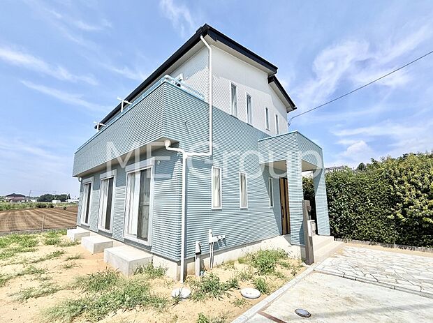 ガーデニングや家庭菜園も楽しめるお庭付き。  