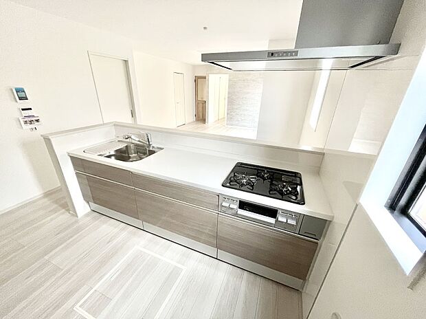 料理をしながらでもご家族との会話を楽しめる対面キッチン