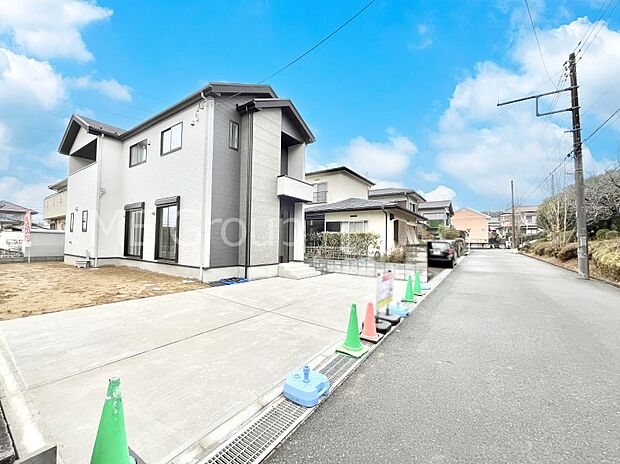 前面道路はきちんと整備されています