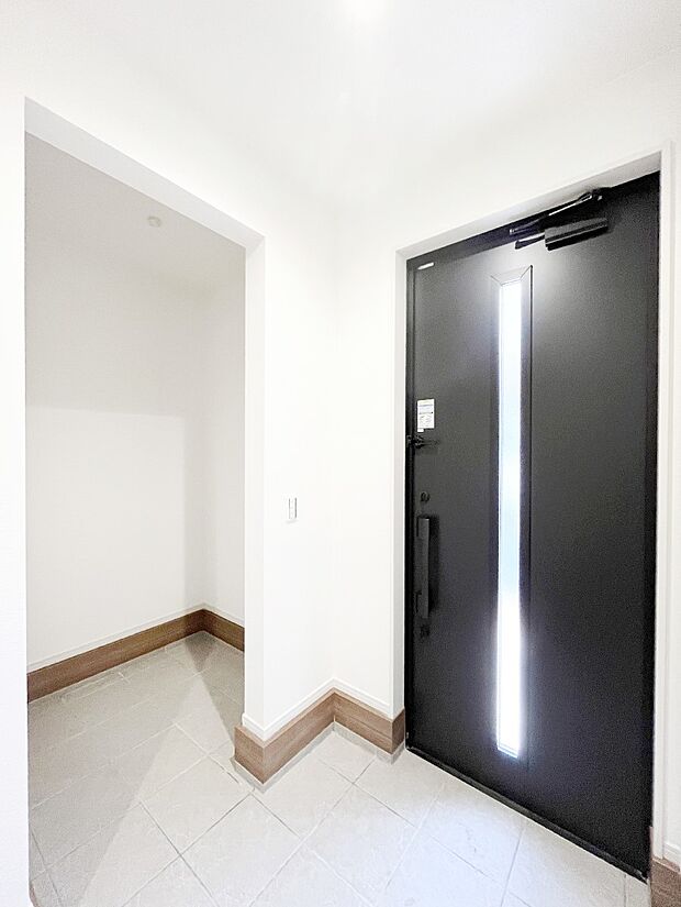 土間収納のついた収納力豊富な玄関。生活感もスッキリできます