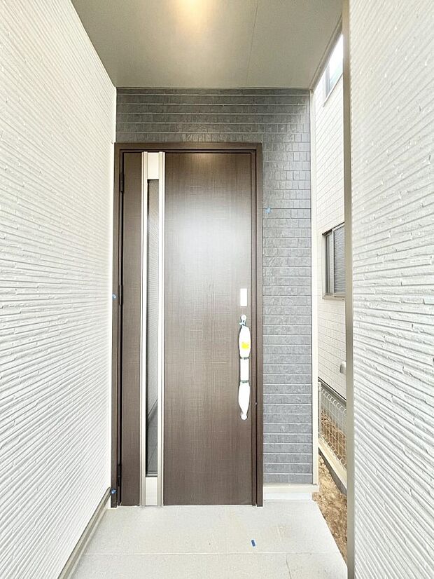 住まいの顔を演出する、玄関ドア。