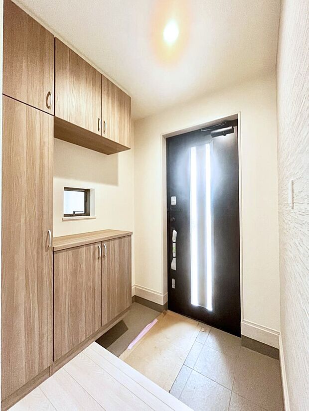 飾り棚を利用して、お越しいただくお客様をおもてなしできます。