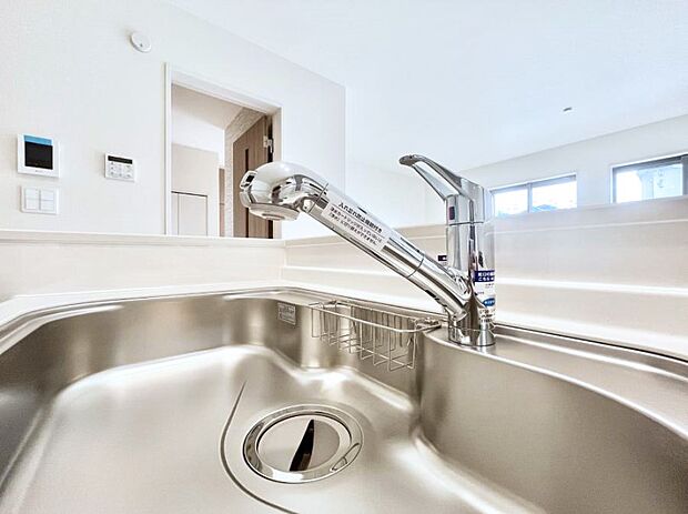 いつでも清潔なおいしいお水を。一つの水栓で水道水と浄水を使い分け。