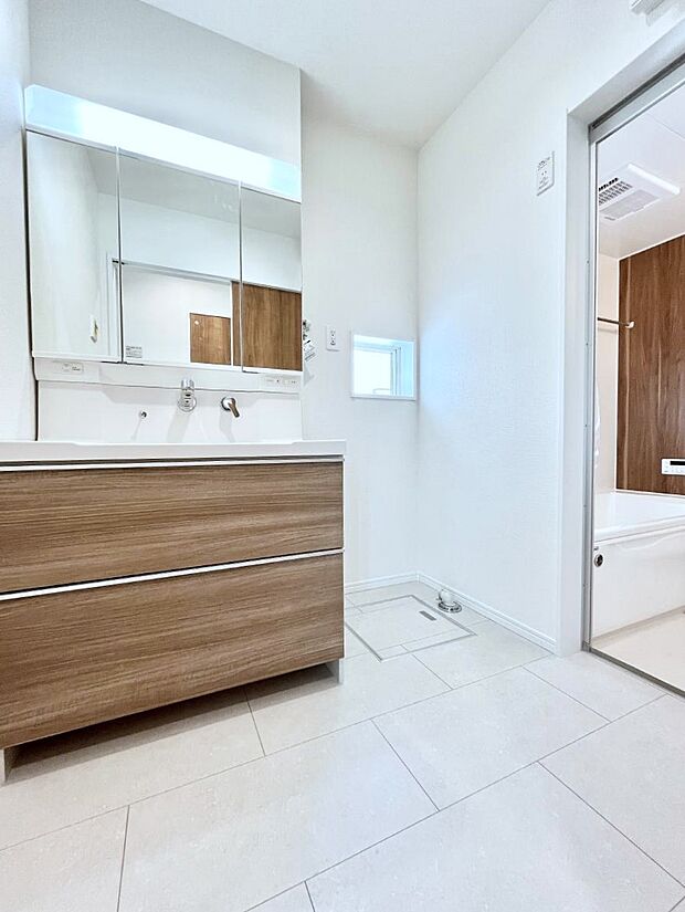 清潔感のある快適空間です。毎日の身支度も気持ち良くお使い頂けます。 