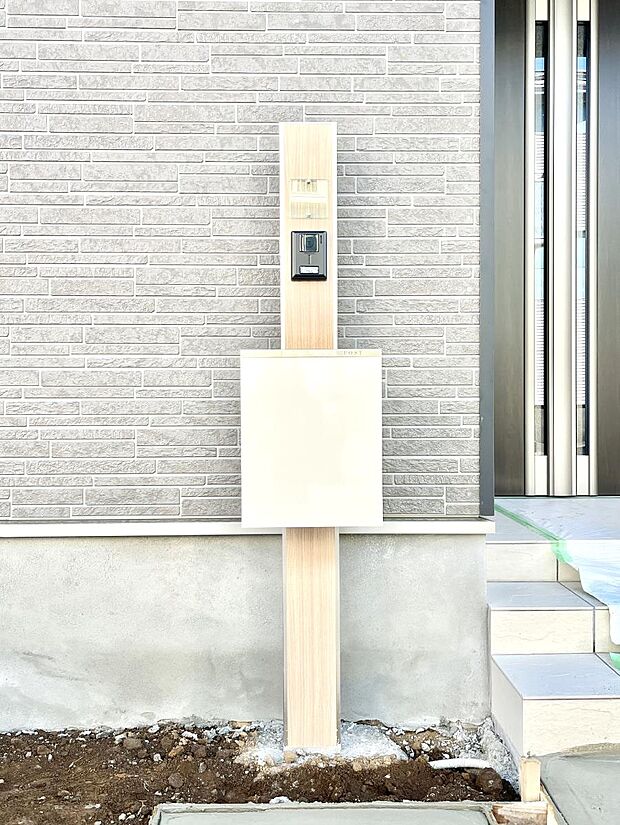 シンプルデザインのポスト。