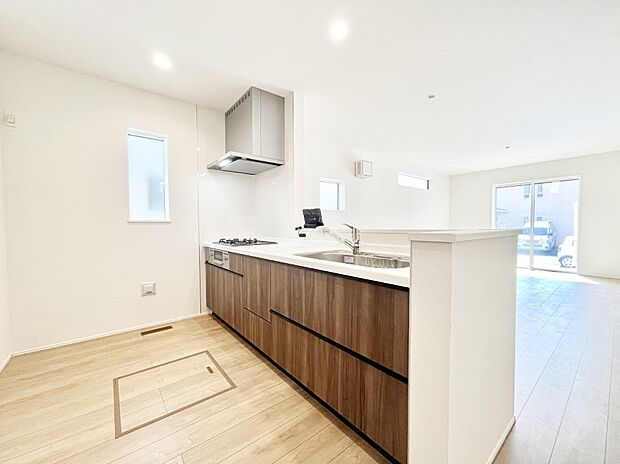 料理をしながらご家族との会話を楽しめる対面カウンターキッチン