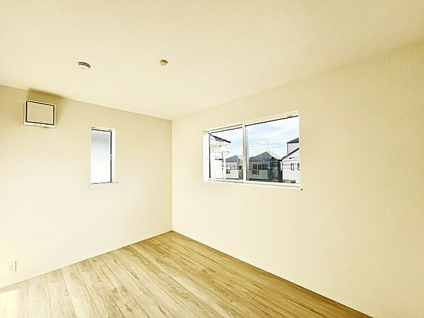 窓からのやさしい光が心地よいプライベートルーム