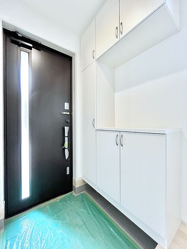 飾り棚を利用して、お越しいただくお客様をおもてなしできます。