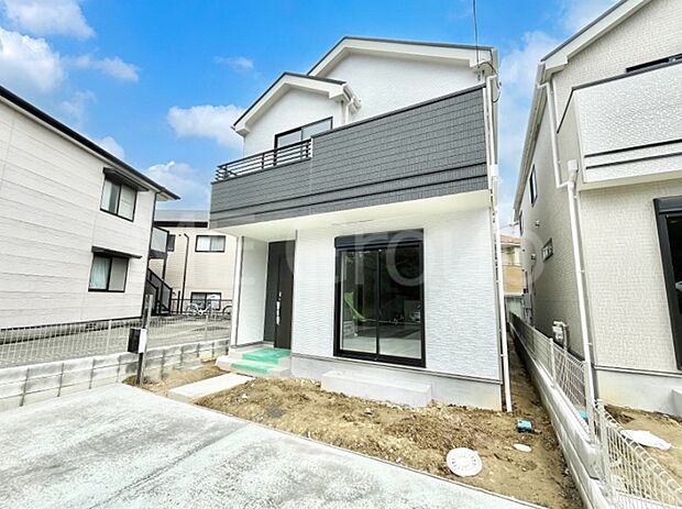 シンプルで落ち着きのある建物は住むかたの個性でオリジナルなものになっていきます。 