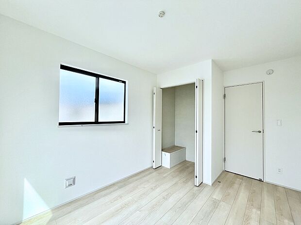 収納が充実しているので、居住スペースを広く使えます。 