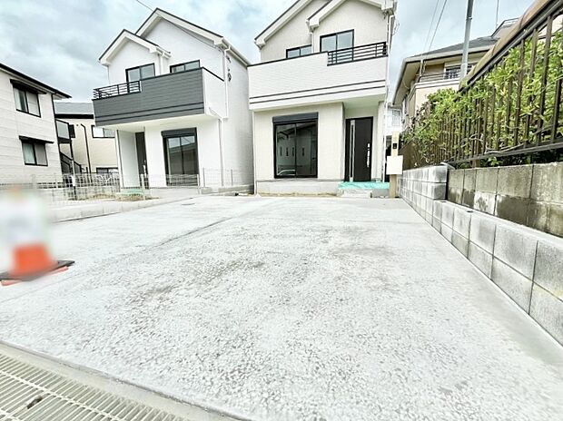 駐車2台可能！急なお客様の駐車に。また、ご家族の自転車スペースとしても大活躍。