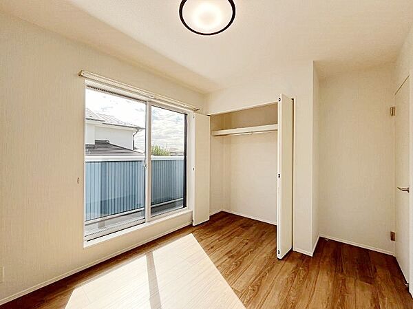 子供部屋にもおすすめな収納スペースたっぷりの居室
