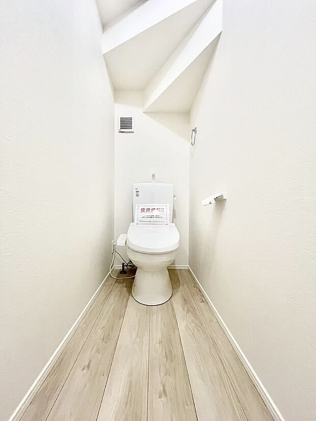 白を基調とした清潔感のある落ち着ける空間