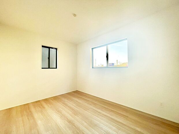 窓からのやさしい光が心地よいプライベートルーム