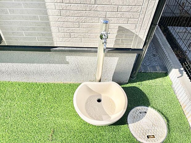 外水栓があると、庭のお手入れやちょっとした手洗い・洗車に便利です!