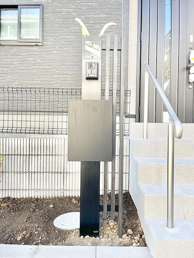 シンプルデザインのポスト。