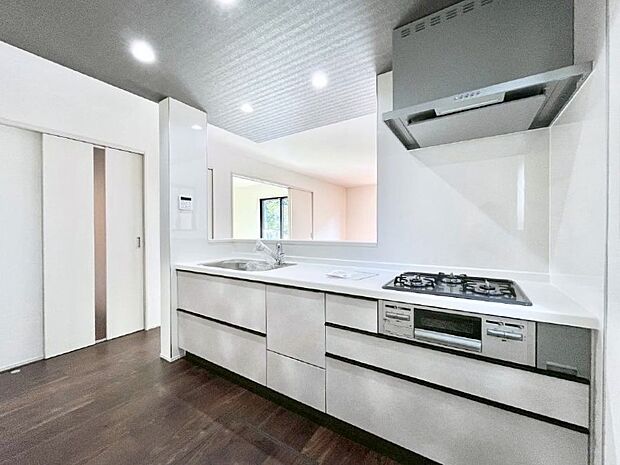 ゆとりあるキッチンではご家族と楽しくお料理ができます。