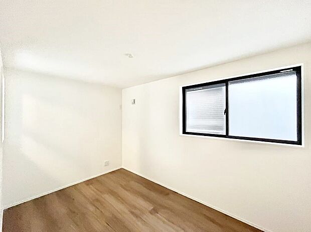 窓からのやさしい光が心地よいプライベートルーム