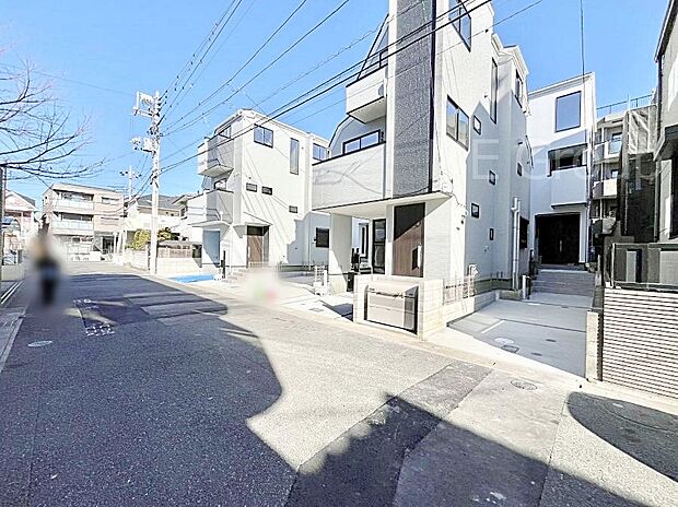 奥まった地形は、車道に面しておらず、静かでプライベート感を味わえる立地です。