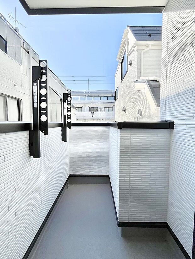 上部に屋根がかかっているので急な雨の時にも安心です。