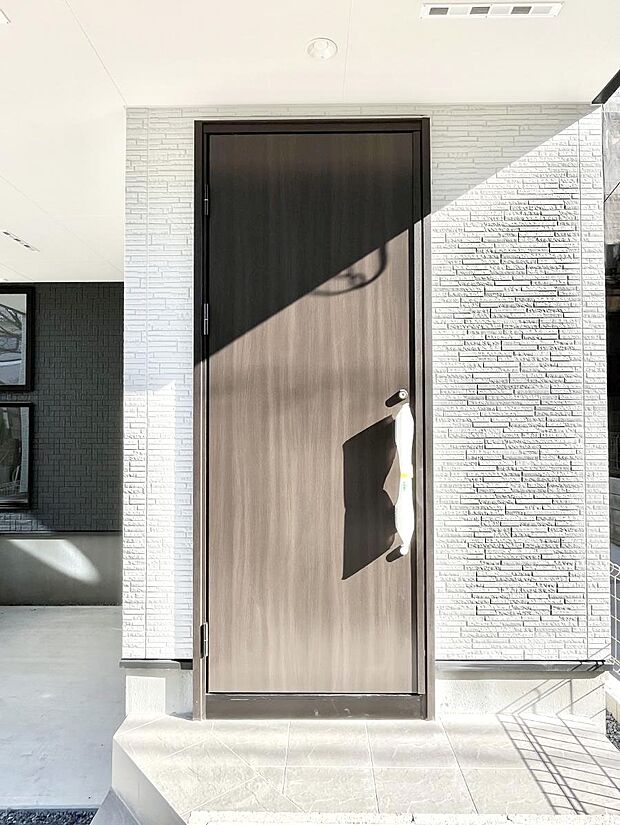 大切な家族、来客を出迎える玄関。