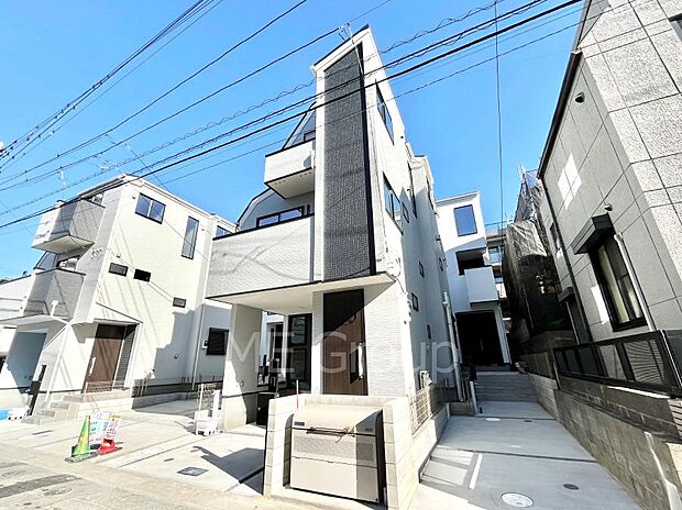 溢れる陽光でご家族の笑顔も輝く