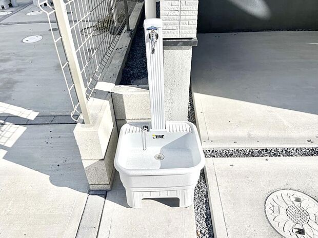 ガーデニングやお掃除に便利な外水栓  