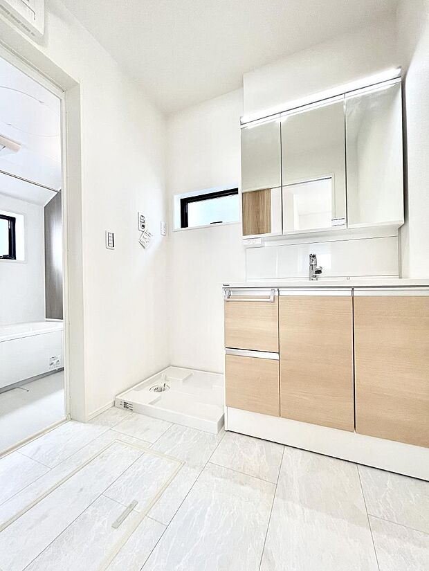 清潔感のある快適空間です。毎日の身支度も気持ち良くお使い頂けます。 