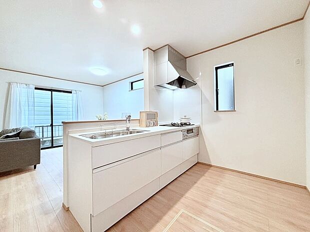 カウンター越しに楽しいおしゃべり。いつものお料理がもっと美味しくなりそうですね。 