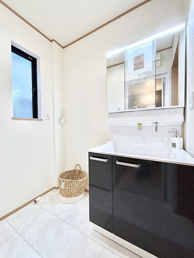 清潔感のある快適空間です。毎日の身支度も気持ち良くお使い頂けます。 