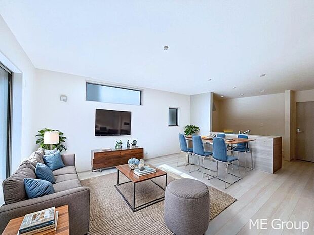 ご家族の賑やかな話し声で包まれる明るいリビング  ※家具はCGです