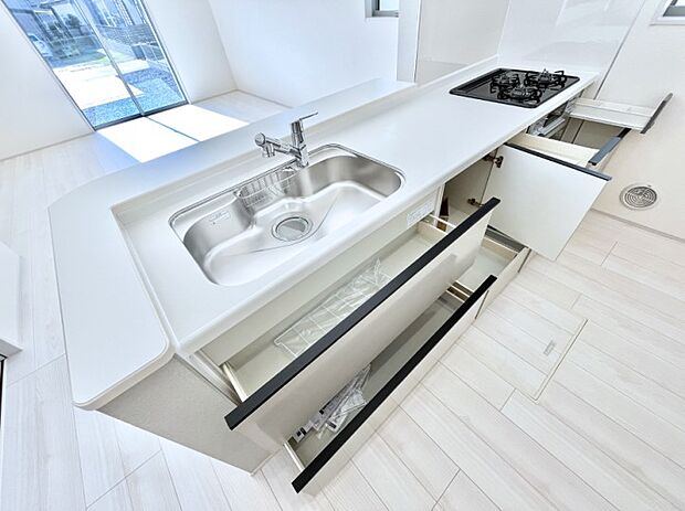 使いやすさを優先したスライド式収納タイプ！