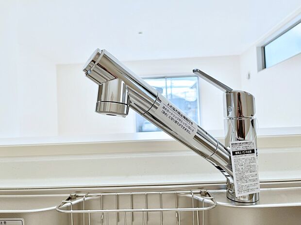 いつでも清潔なおいしいお水を。一つの水栓で水道水と浄水を使い分け。