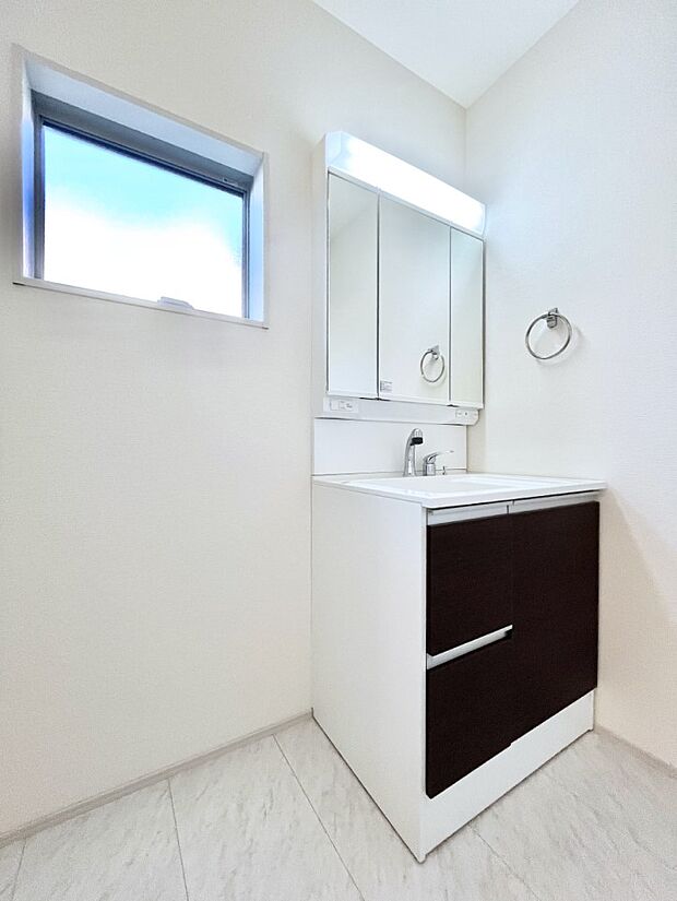 清潔感のある快適空間です。毎日の身支度も気持ち良くお使い頂けます。 