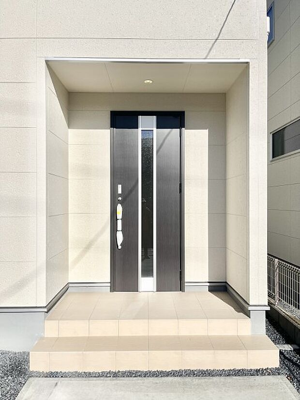 大切な家族、来客を出迎える玄関。
