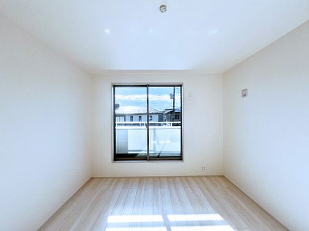 明るいバルコニーサイドに洋室を設置。目覚めの良い寝室に。